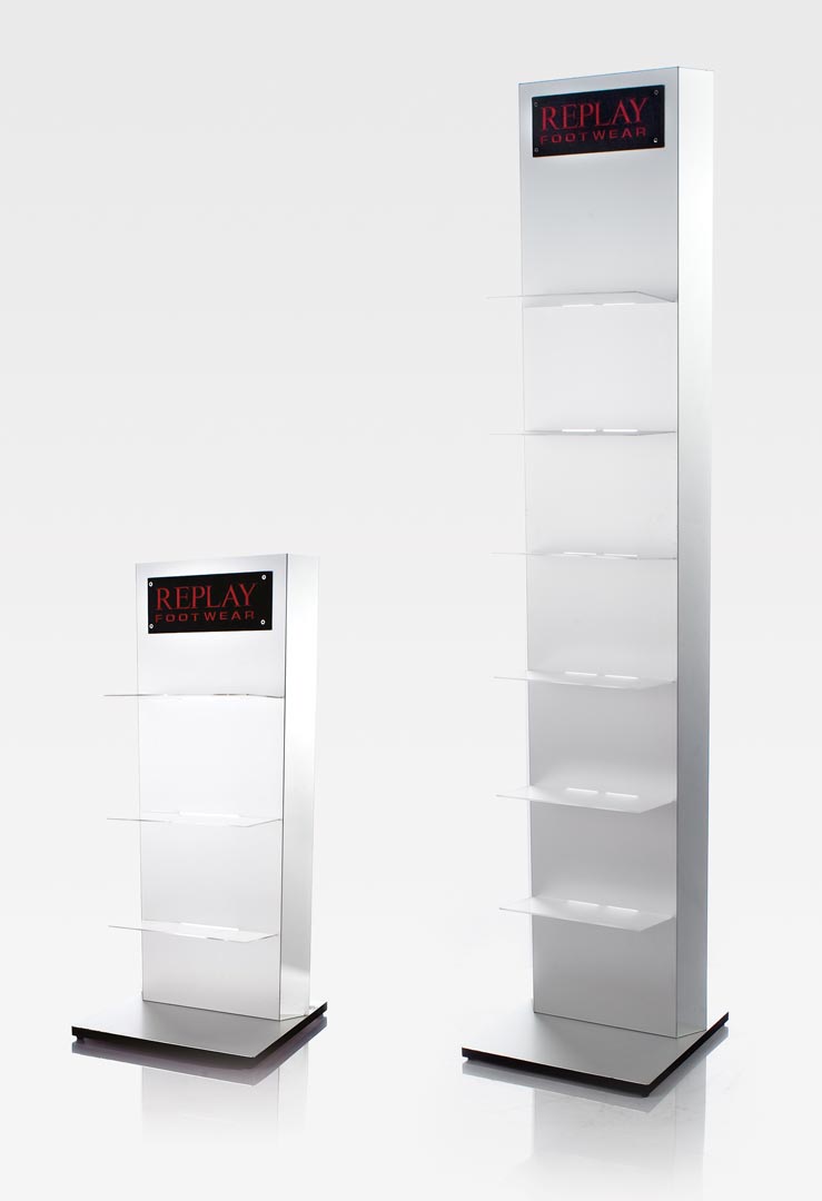 Replay - Espositori in alluminio